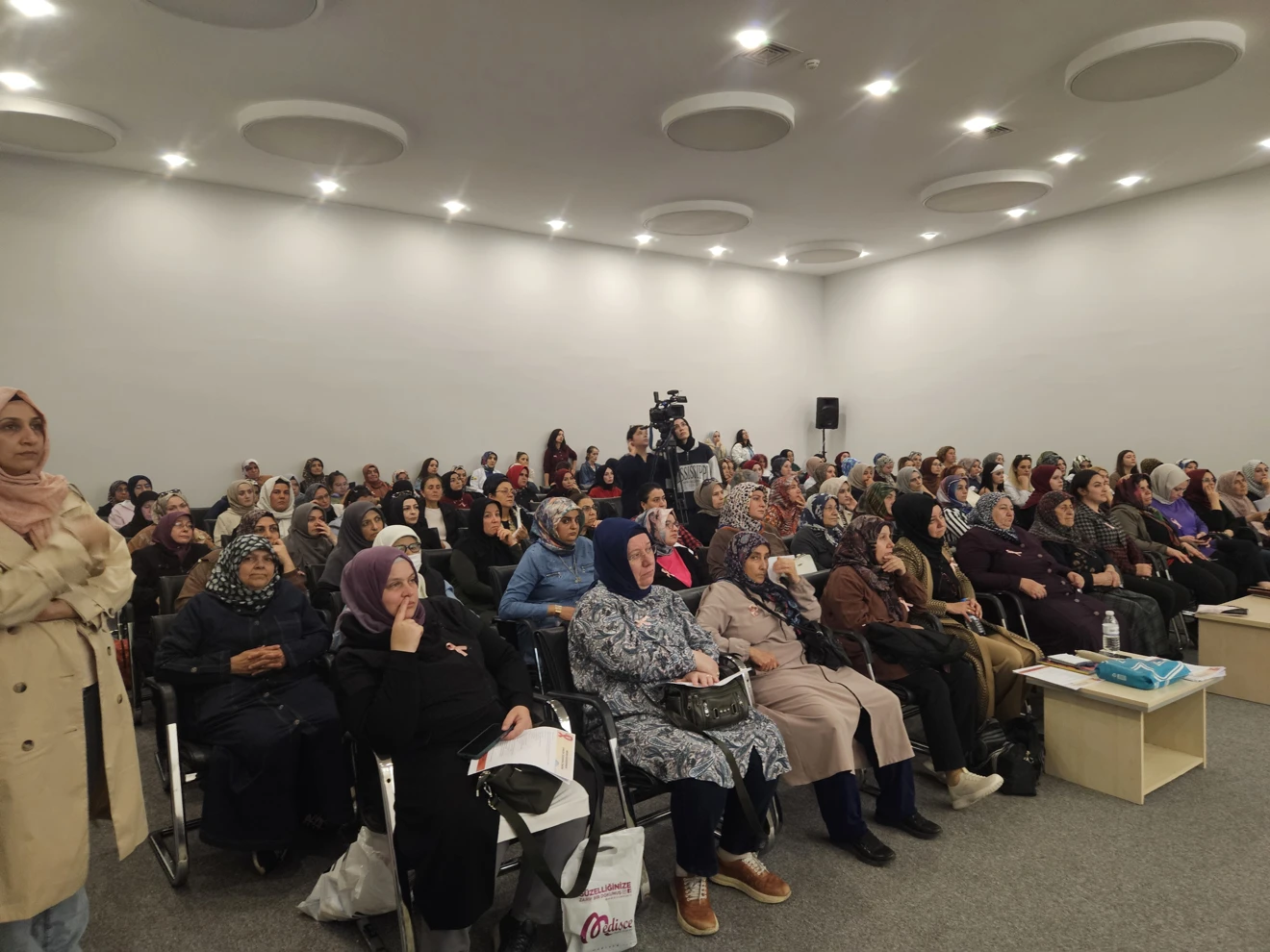 Bilim Kafe etkinliklerinde meme kanserine dikkat çekildi